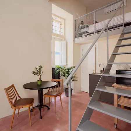 Charming In Historic Centre Lägenhet *