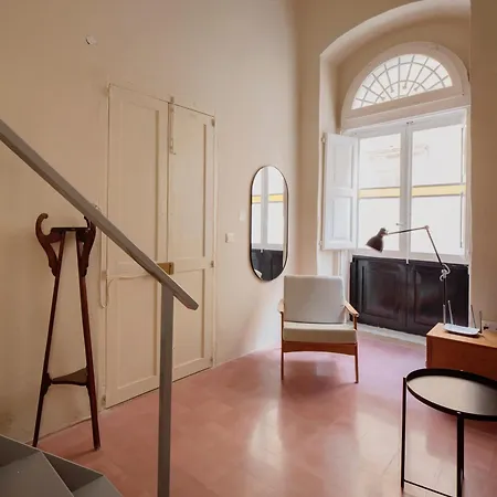 Charming In Historic Centre Lägenhet *